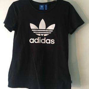 Black Adidas logo T-shirt.
